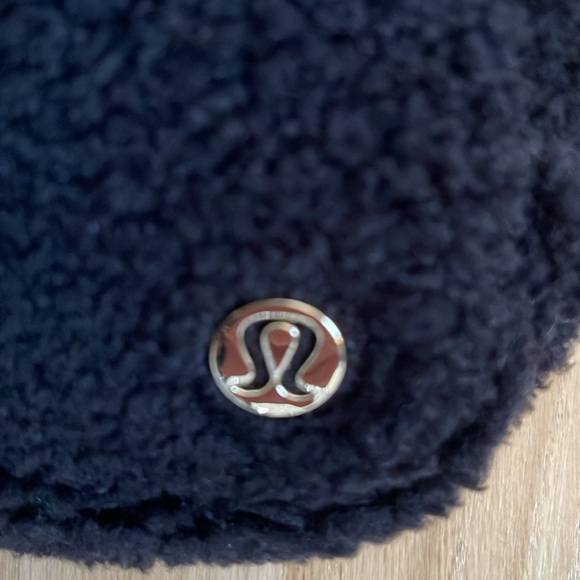 Lululemon NWT Everywhere 2L Fleece Belt Bag, includes reusable Lululemon bag - Picture 8 of 15